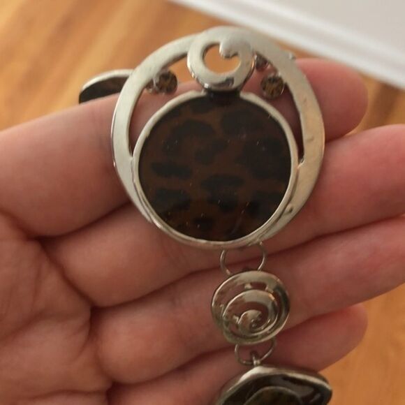 Statement Necklace with Leopard Print - Picture 5 of 8